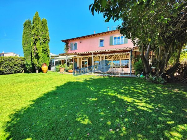 casa indipendente in vendita a Seravezza in zona Querceta