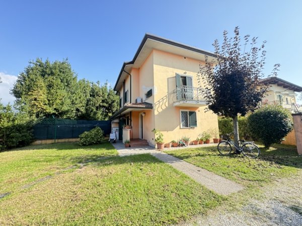 casa indipendente in vendita a Seravezza in zona Querceta