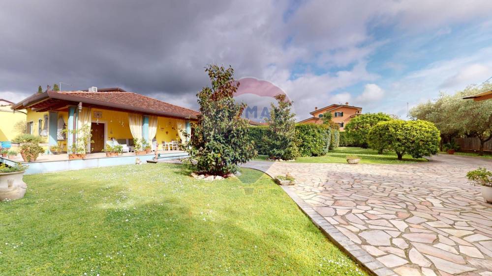 casa indipendente in vendita a Seravezza in zona Querceta