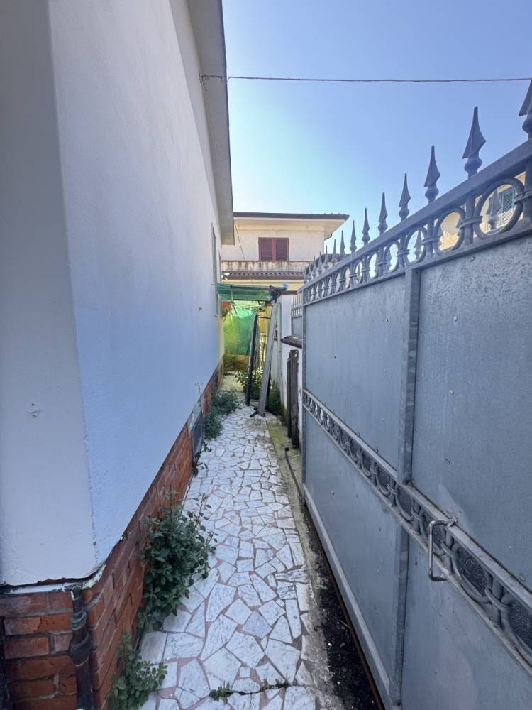 casa indipendente in vendita a Seravezza in zona Querceta