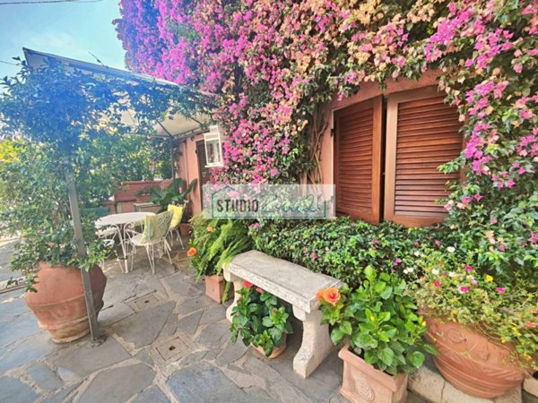casa indipendente in vendita a Seravezza in zona Pozzi
