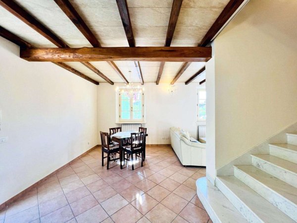 casa indipendente in vendita a Seravezza in zona Pozzi