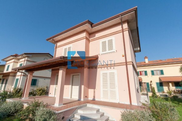 casa indipendente in vendita a Seravezza in zona Querceta
