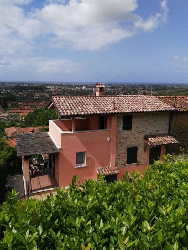 casa indipendente in vendita a Seravezza in zona Querceta