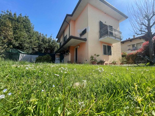 casa indipendente in vendita a Seravezza