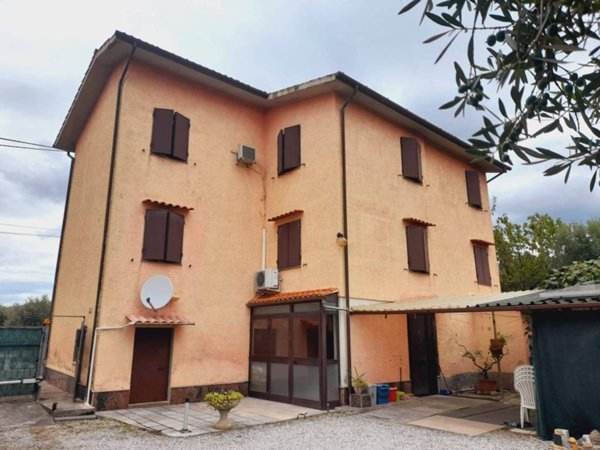 casa indipendente in vendita a Seravezza in zona Pozzi