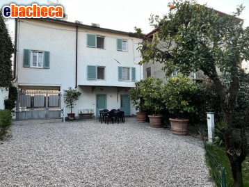 casa indipendente in vendita a Seravezza in zona Querceta