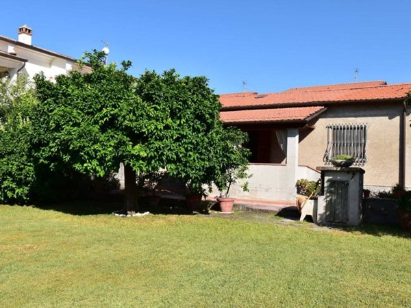 casa indipendente in vendita a Seravezza in zona Pozzi