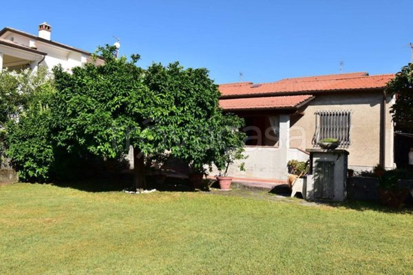 casa indipendente in vendita a Seravezza