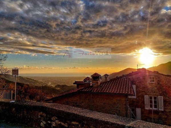 casa indipendente in vendita a Seravezza in zona Giustagnana