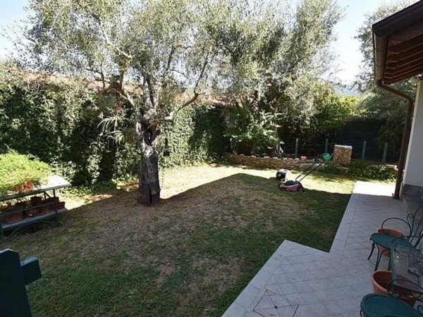 casa indipendente in vendita a Seravezza