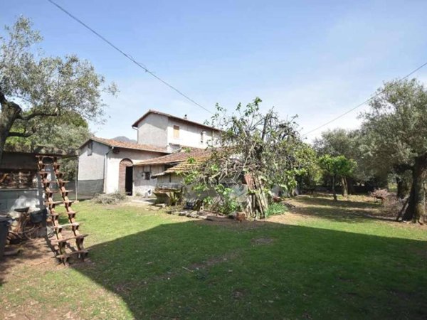 casa indipendente in vendita a Seravezza in zona Querceta
