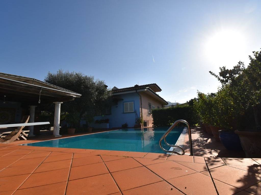 casa indipendente in vendita a Seravezza in zona Pozzi