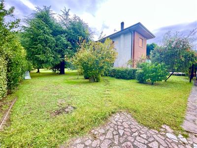 casa indipendente in vendita a Seravezza in zona Ripa