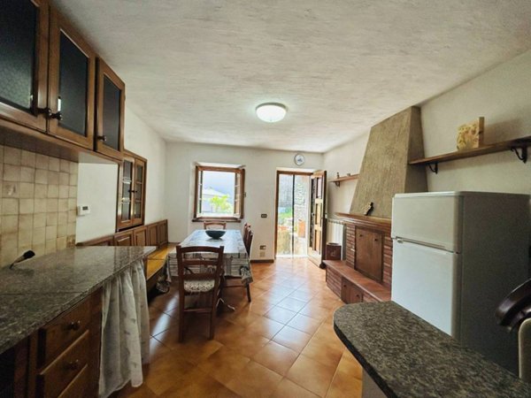 casa indipendente in vendita a Seravezza
