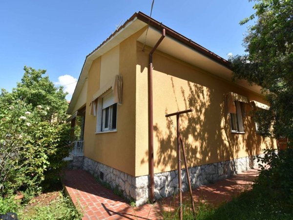 casa indipendente in vendita a Seravezza in zona Querceta