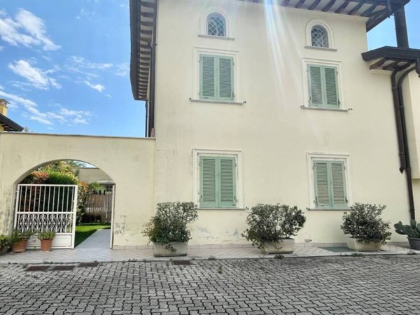 casa indipendente in vendita a Seravezza in zona Querceta