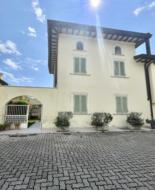 casa indipendente in vendita a Seravezza