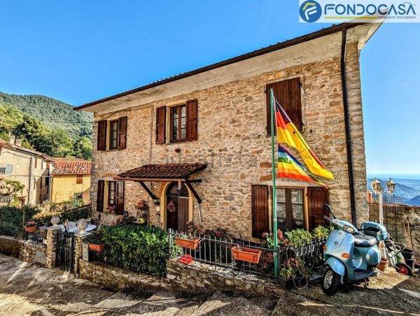 casa indipendente in vendita a Seravezza