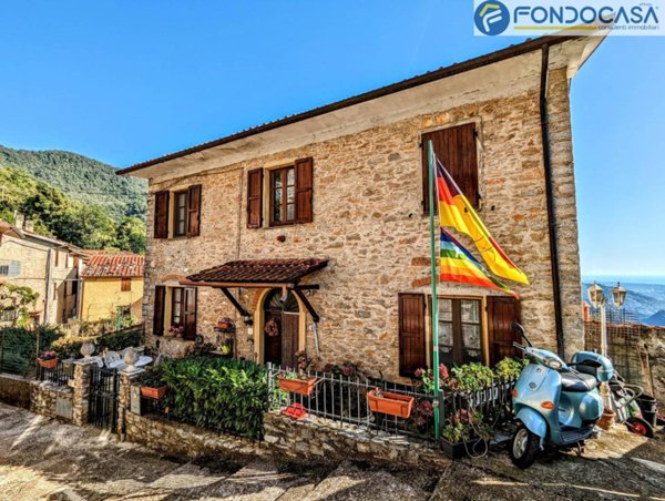 casa indipendente in vendita a Seravezza