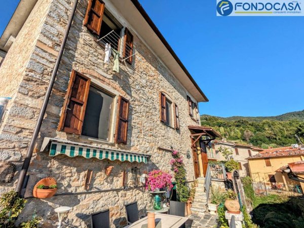 casa indipendente in vendita a Seravezza