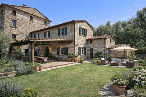 casa indipendente in vendita a Seravezza in zona Pozzi