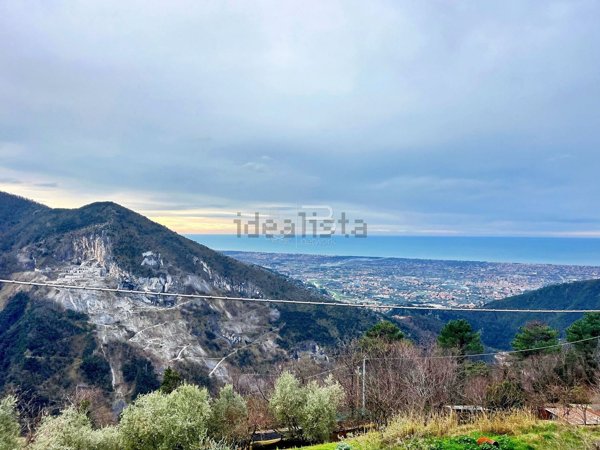 appartamento in vendita a Seravezza in zona Minazzana