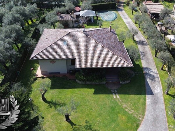 casa indipendente in vendita a Seravezza in zona Querceta
