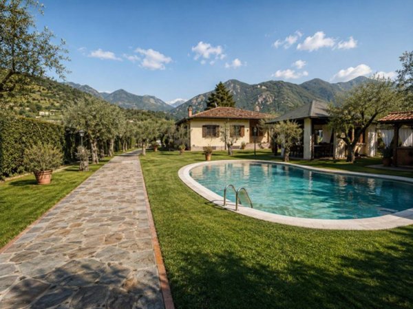 casa indipendente in vendita a Seravezza in zona Querceta
