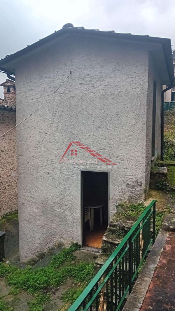 casa indipendente in vendita a Seravezza