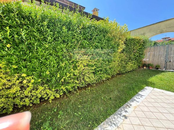 casa indipendente in vendita a Seravezza in zona Querceta