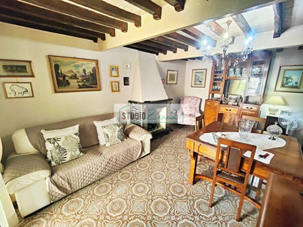 casa indipendente in vendita a Seravezza in zona Pozzi