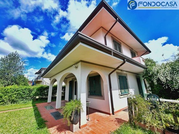 casa indipendente in vendita a Seravezza in zona Pozzi