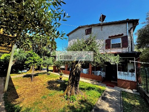 casa indipendente in vendita a Seravezza in zona Pozzi