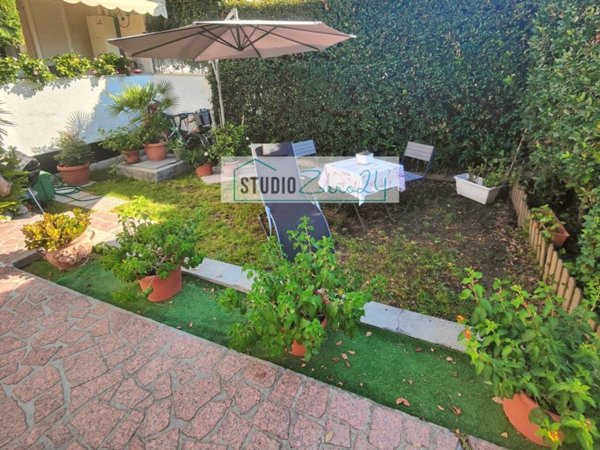casa indipendente in vendita a Seravezza in zona Querceta