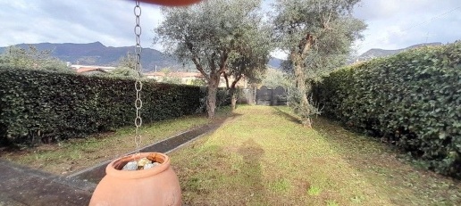 casa indipendente in vendita a Seravezza