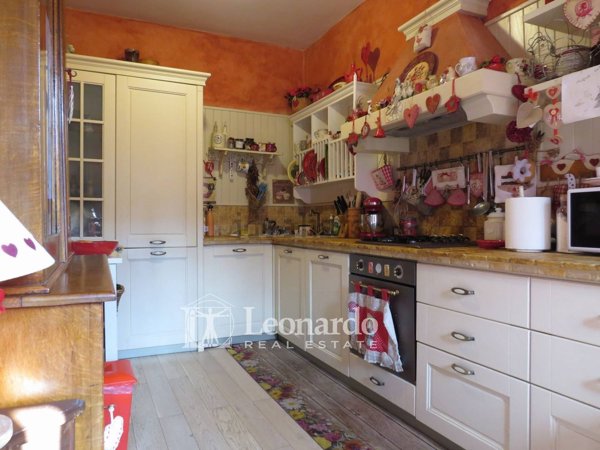 casa indipendente in vendita a Seravezza in zona Azzano