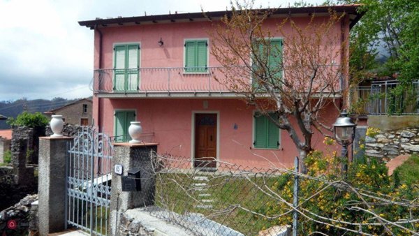 casa indipendente in vendita a Seravezza