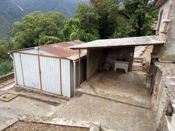 appartamento in vendita a Seravezza in zona Azzano