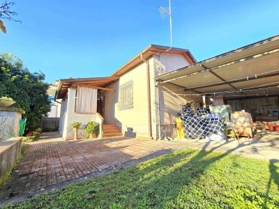 casa indipendente in vendita a Seravezza in zona Querceta