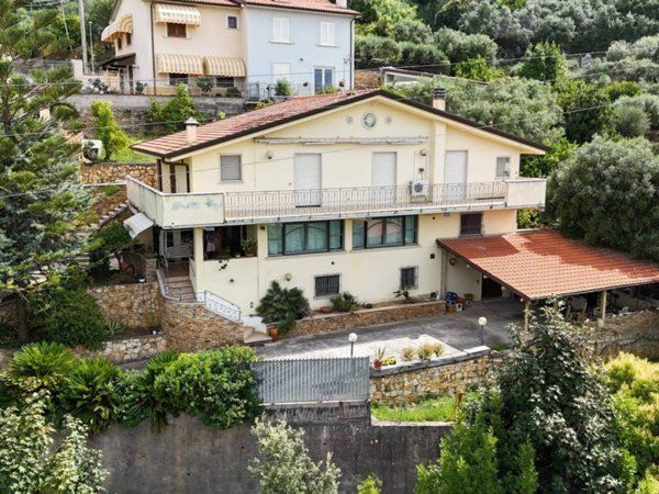 casa indipendente in vendita a Seravezza in zona Ripa