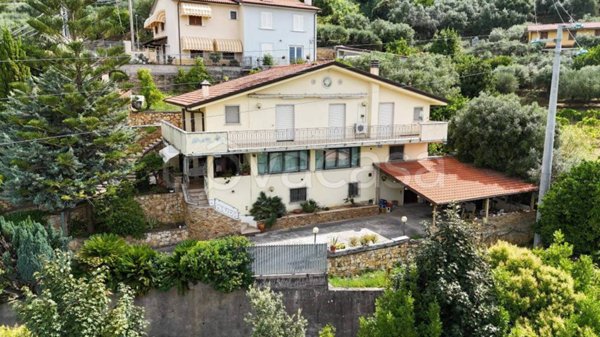 casa indipendente in vendita a Seravezza