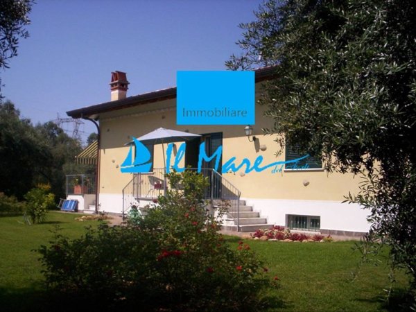 casa indipendente in vendita a Seravezza in zona Querceta