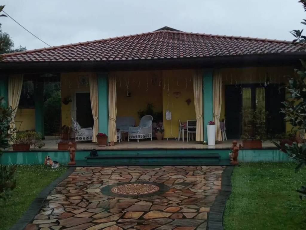 casa indipendente in vendita a Seravezza in zona Pozzi
