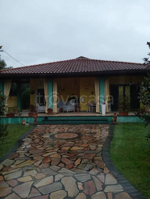 casa indipendente in vendita a Seravezza