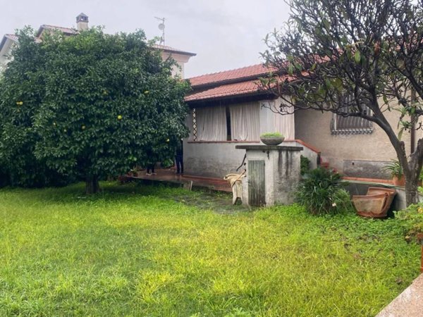 casa indipendente in vendita a Seravezza