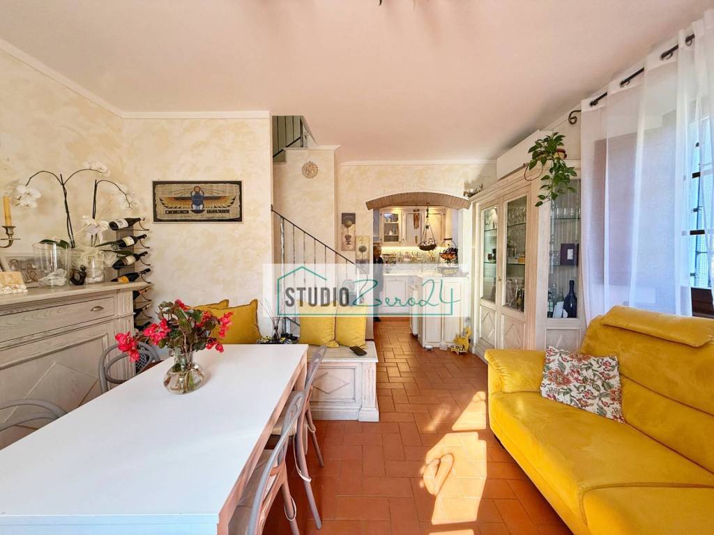 casa indipendente in vendita a Seravezza in zona Pozzi