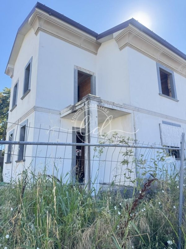 casa indipendente in vendita a Seravezza in zona Querceta