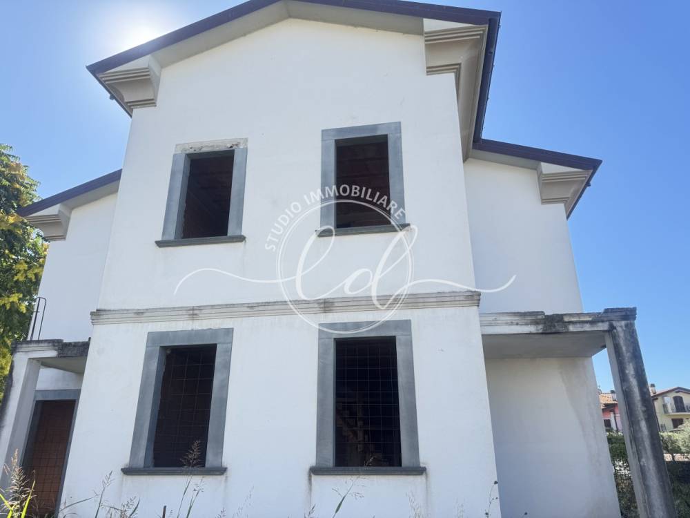 casa indipendente in vendita a Seravezza in zona Querceta