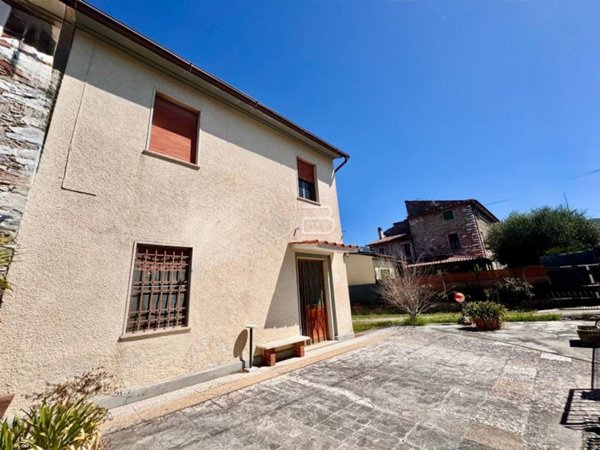 casa indipendente in vendita a Seravezza in zona Querceta